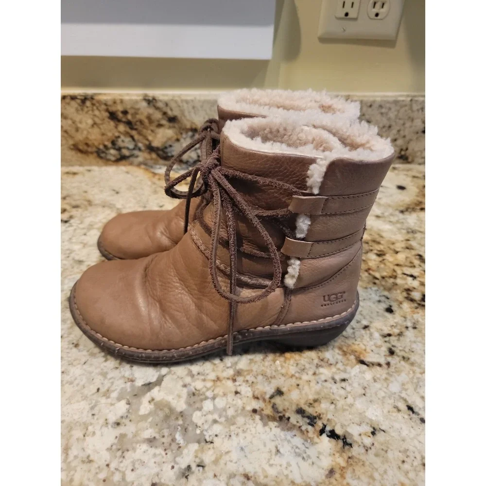 Ugg Women's Caspia 1932 Genuine Shearling Honey Brown Boots Size 8
